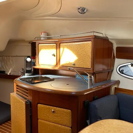 Botel Fantasea Bavaria 27 *